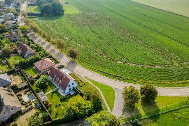 STATIGE VILLA MET PRACHTIGE TUIN OP EEN PERCEEL VAN 1.430 m². foto 4