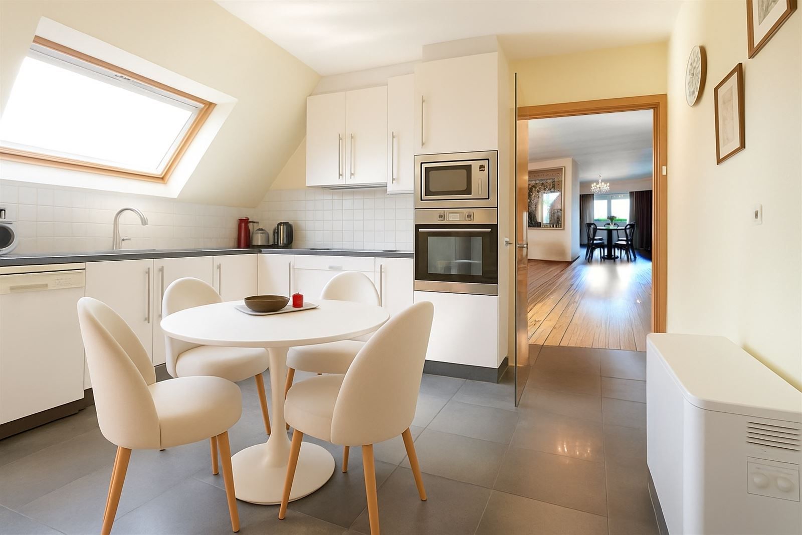 Ruim instapklaar appartement in hartje Zottegem! foto 2