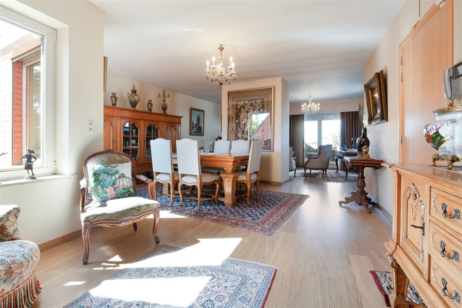 Ruim instapklaar appartement in hartje Zottegem! foto 2