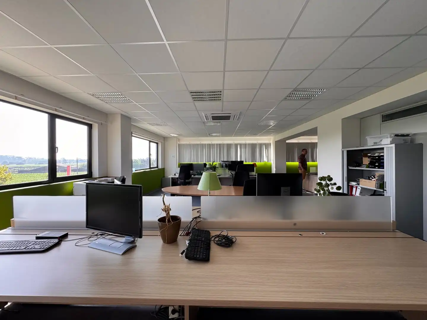 Instapklare kantoorruimte van 450 m² met ruime parking te Oostkamp foto 10