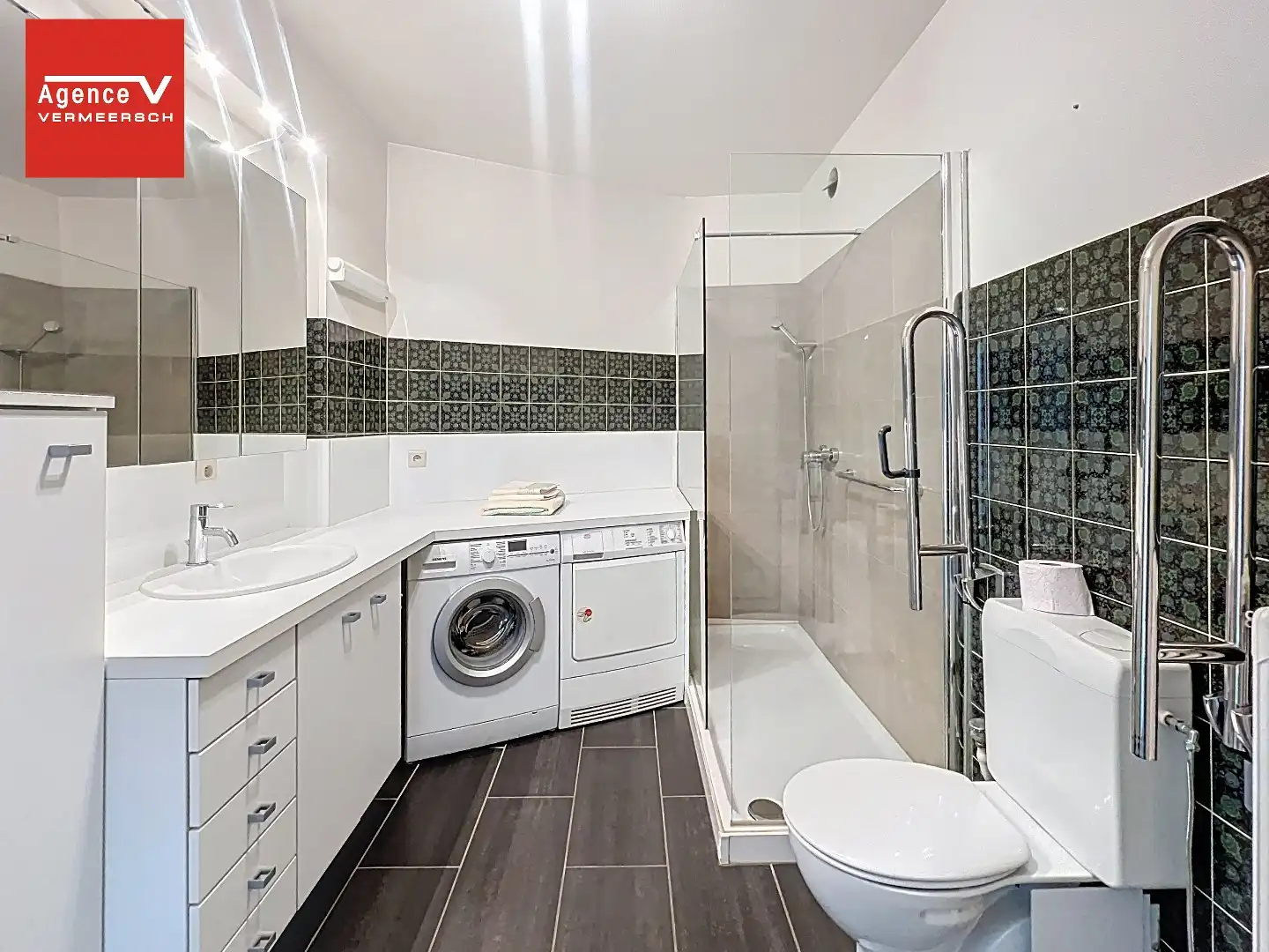 Lichtrijk en centraal gelegen 2-slkr appartement met lateraal parkzicht!  foto 14