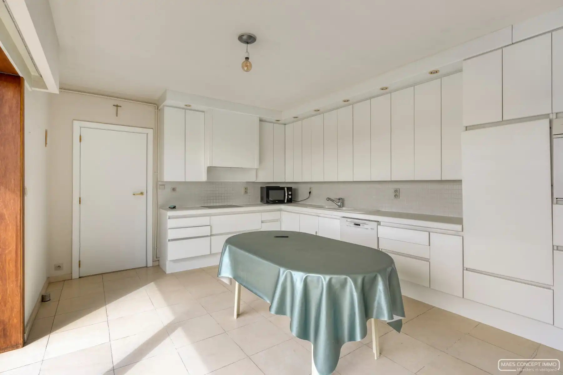 Ruim handelspand met appartement te koop te Desselgem - Perfect voor ondernemers! foto 15