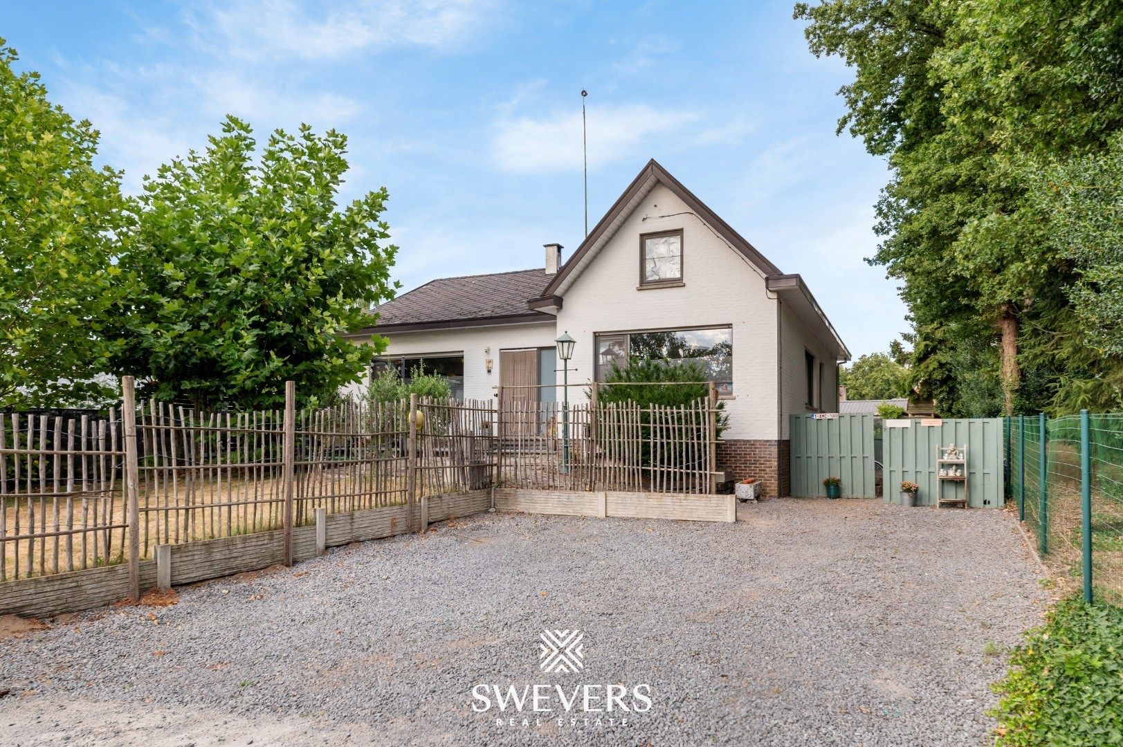 Hoofdfoto van de publicatie: Gezinswoning met vier slaapkamers op ruim perceel in groene omgeving van Heusden-Zolder