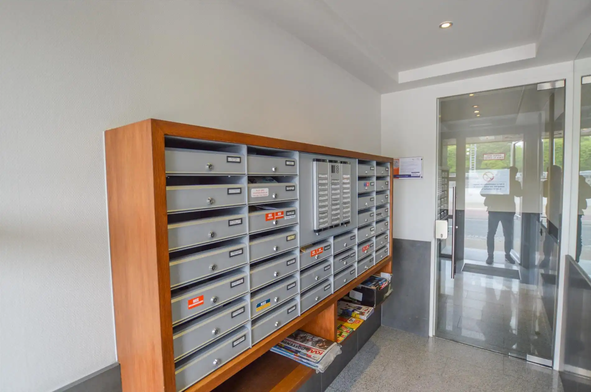 Goed gelegen handelsruimte/winkelruimte in het toeristisch centrum van Bredene aan zee foto 8