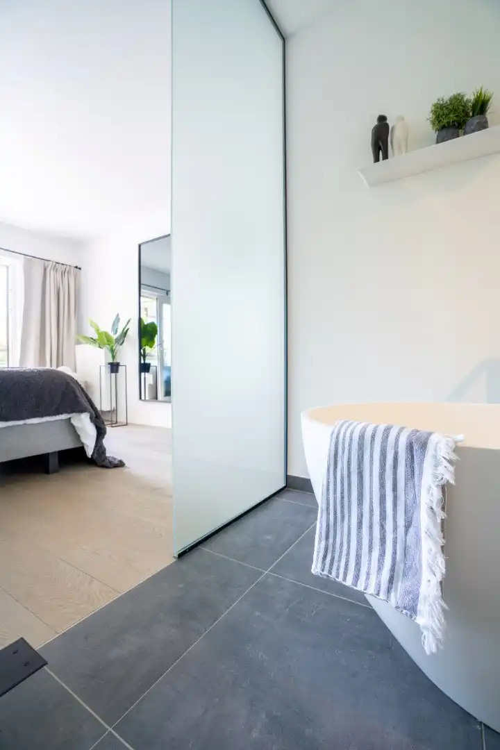 Luxueus afgewerkt gelijkvloers appartement foto 8