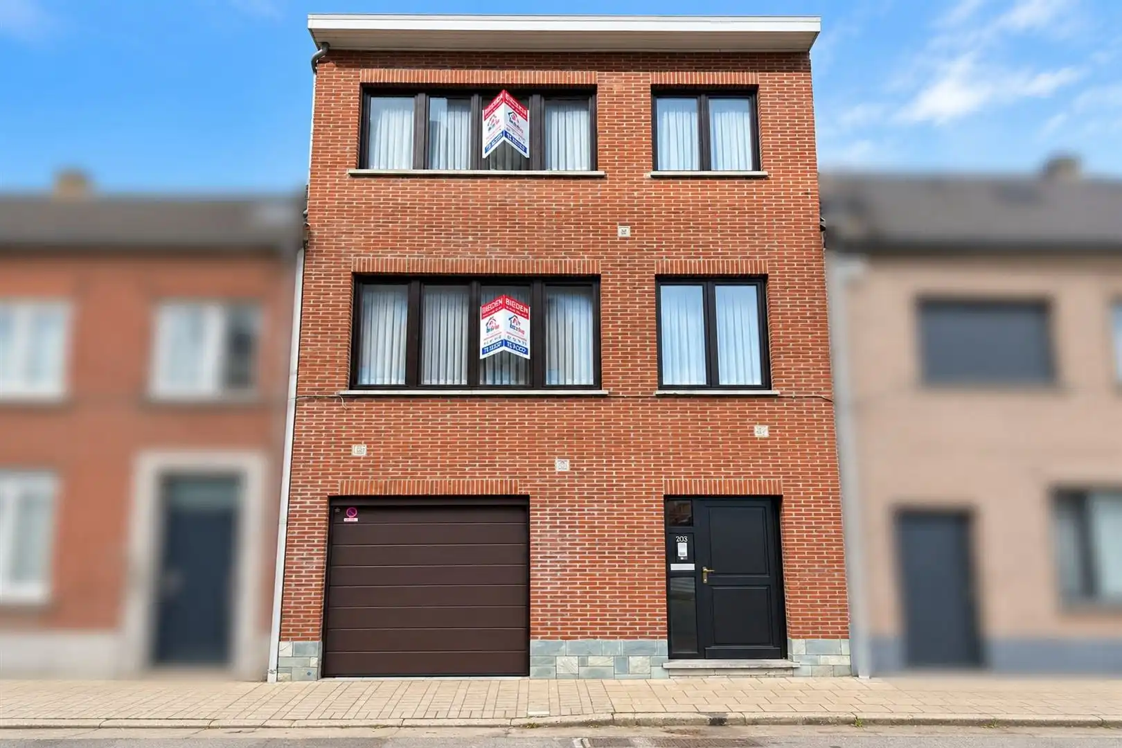 Hoofdfoto van de publicatie: Ruime bel-etage met 2 slaapkamers, kinderkamer, garage en groot terras