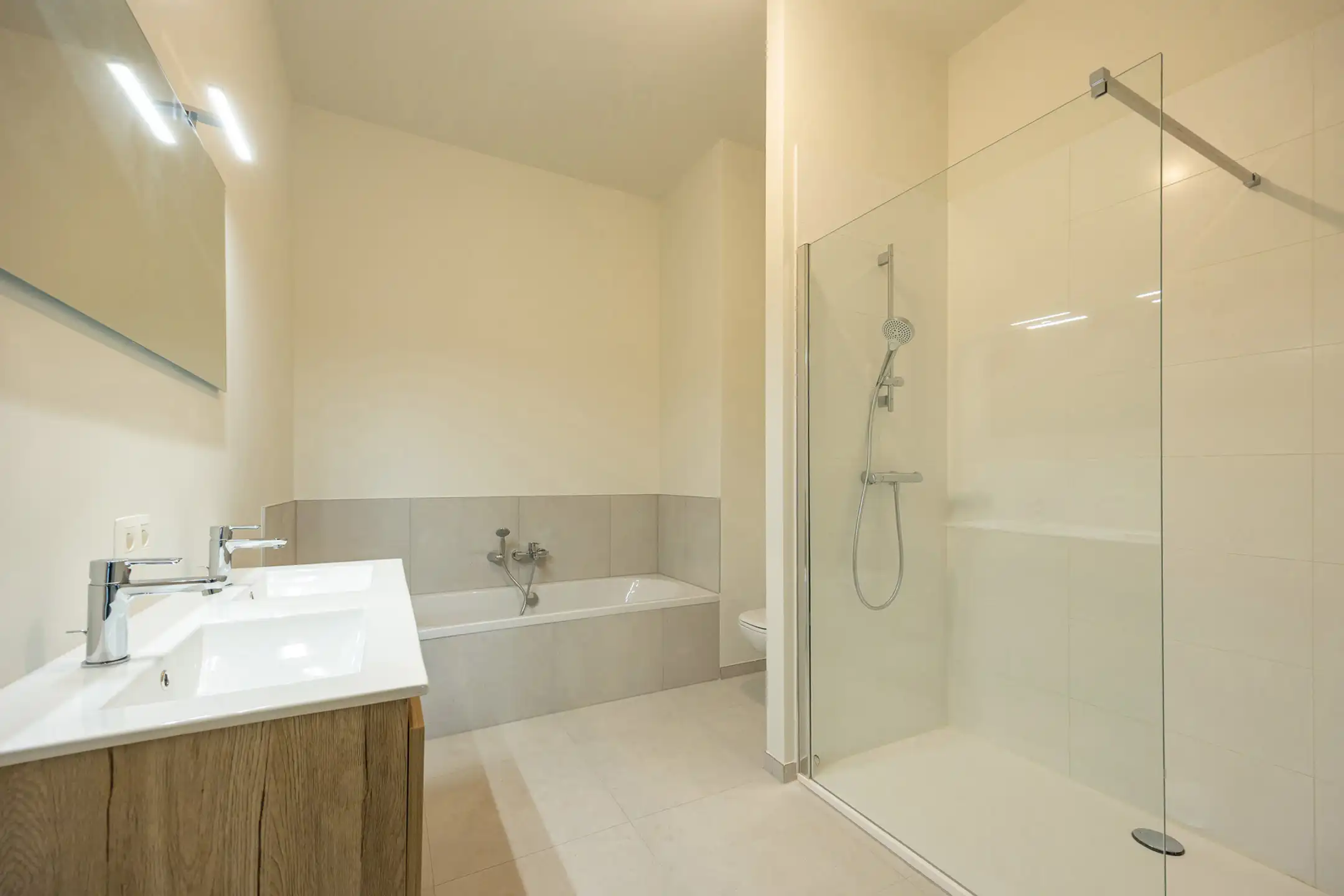 Ruim gelijkvloers nieuwbouwappartement met 3 slaapkamers foto 13