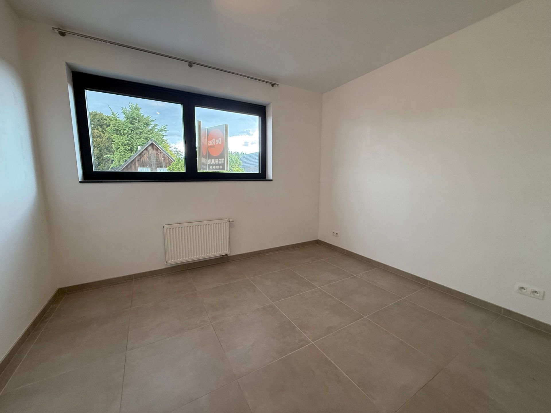 NIEUWERKERKEN - Recent appartement mét garage en staanplaats. foto 9