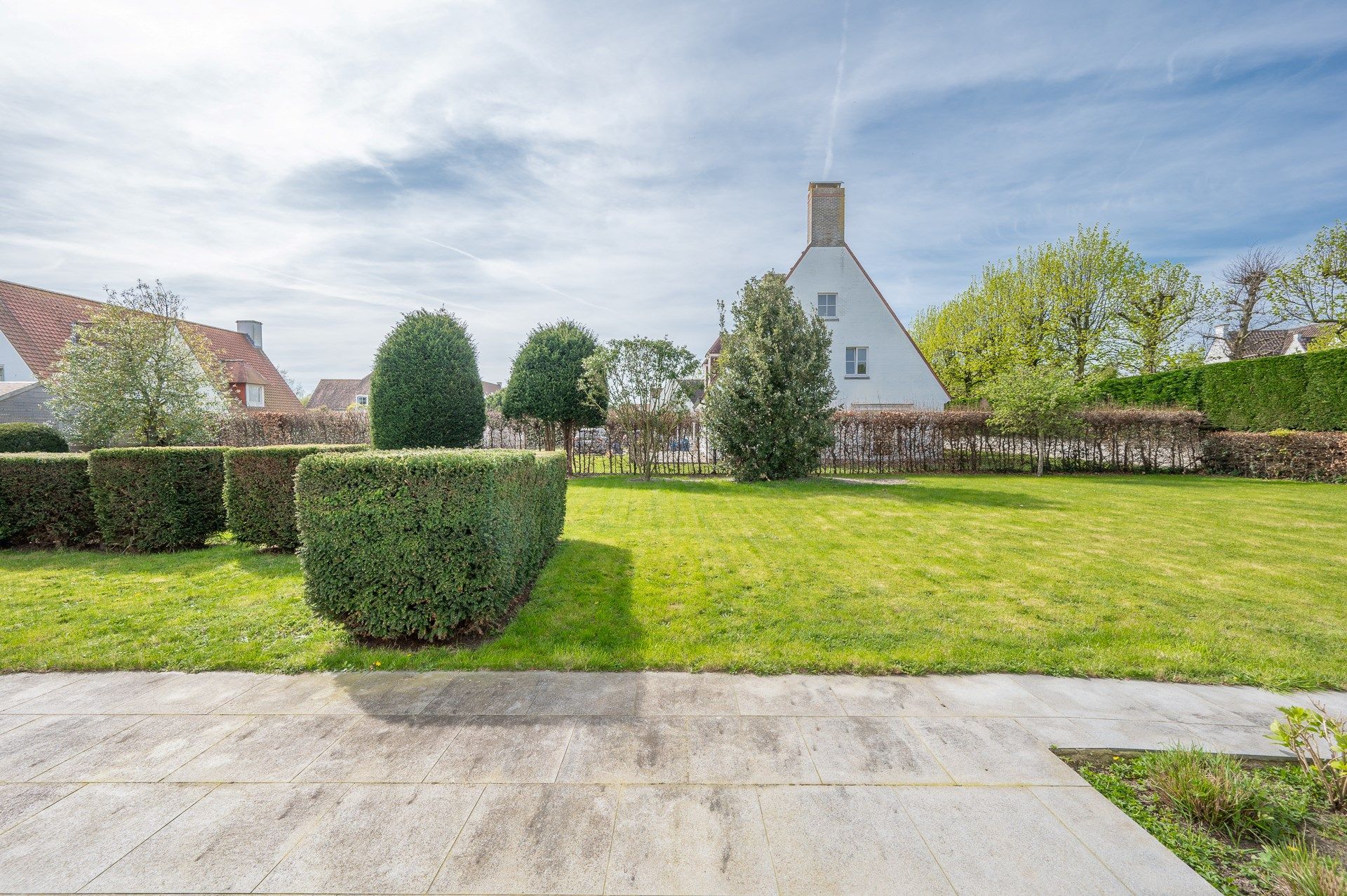 Prachtige perceel van 1454 m2 in de tweede lijn van het Zoute met villa te renoveren of nieuw.  foto 5