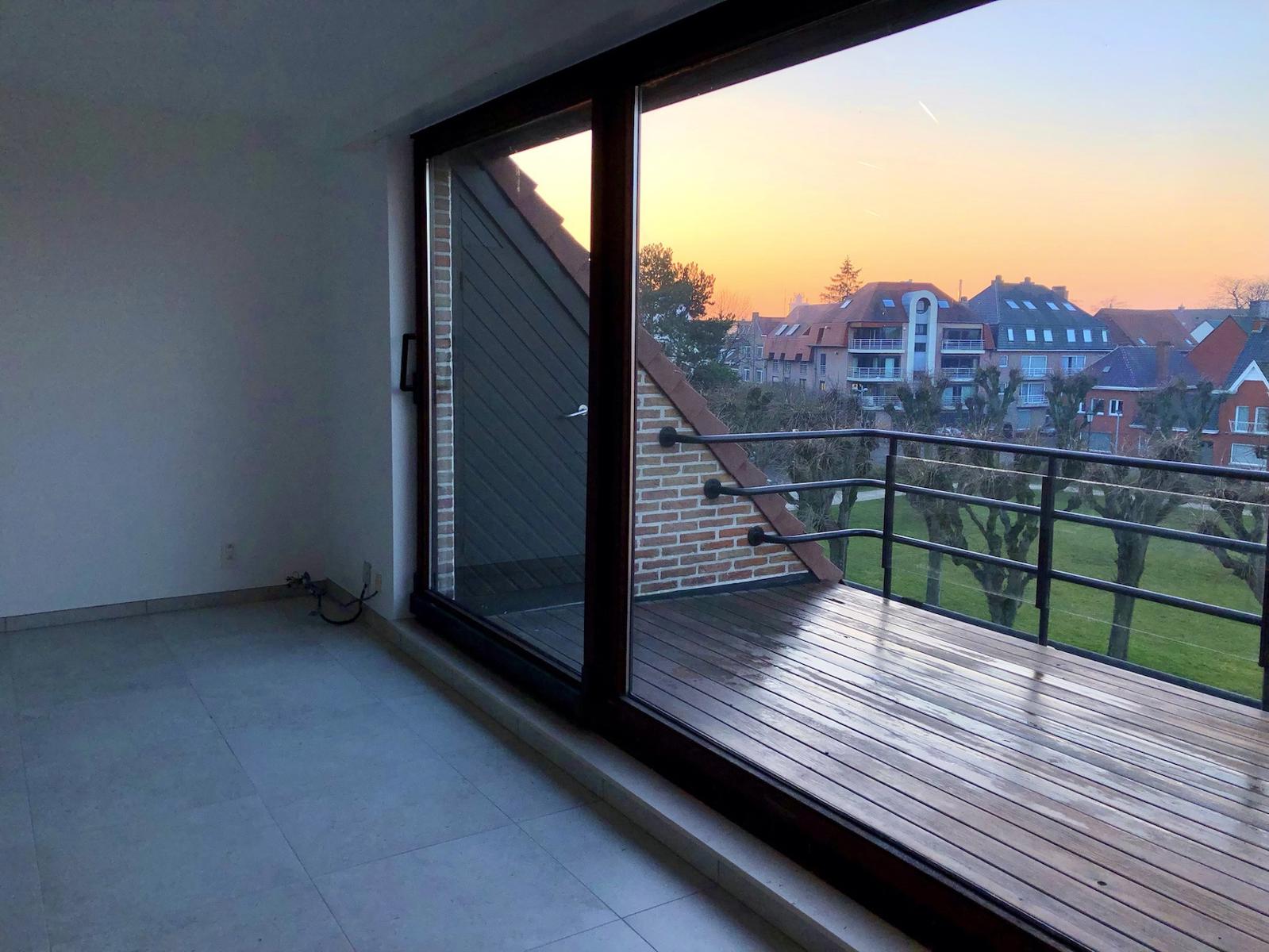 Volledig gerenoveerd appartement met zonnige terrassen. foto 10