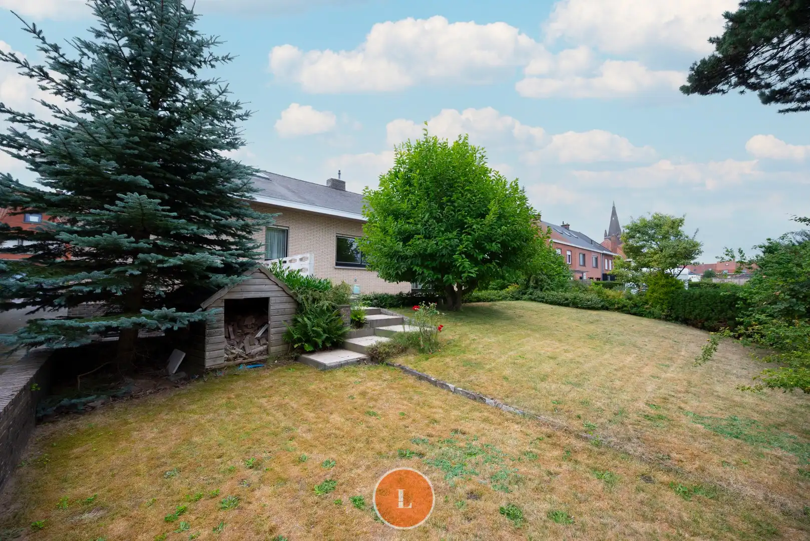 Alleenstaande statige bungalow met tuin en garage foto 10