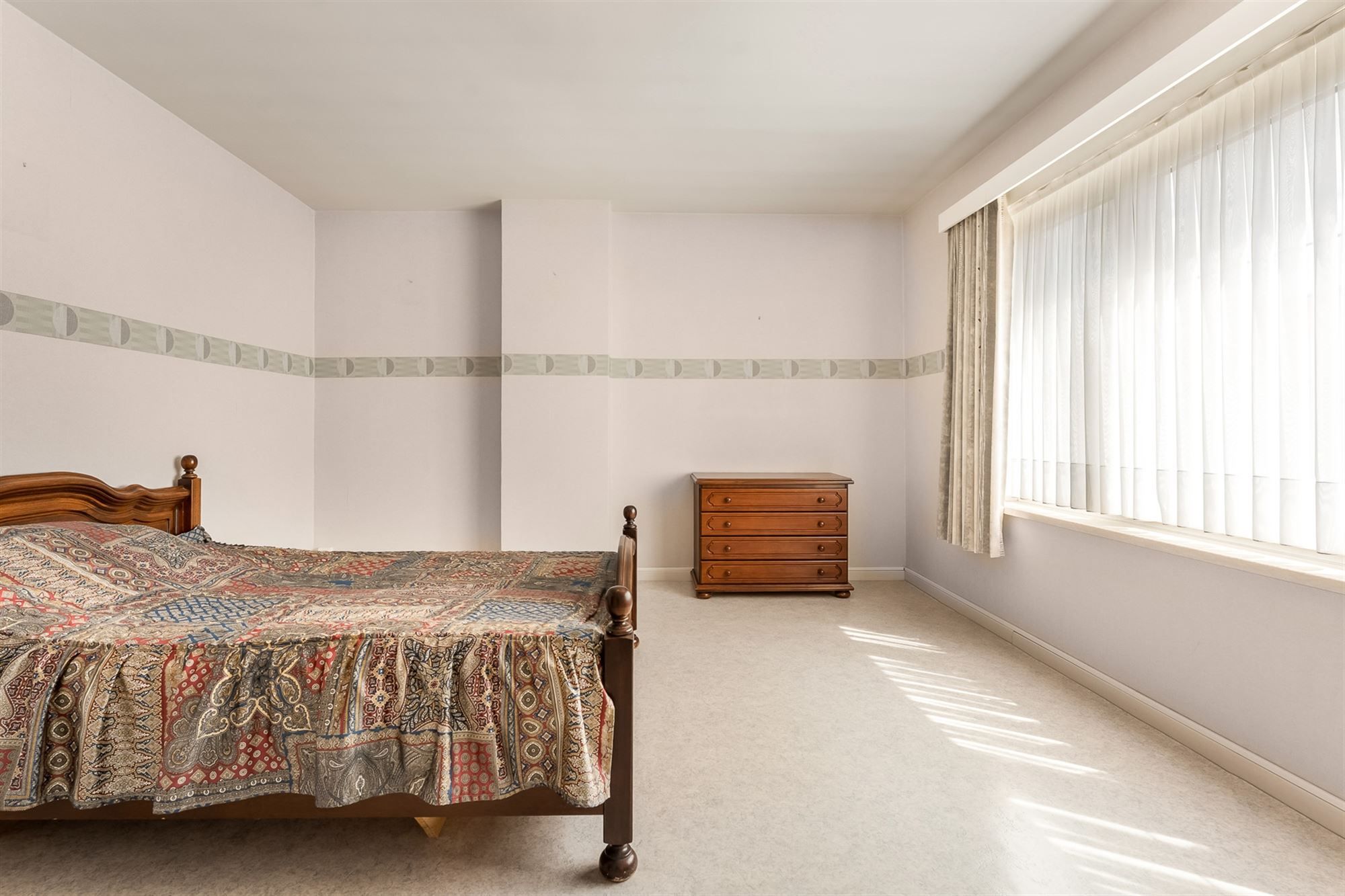 DEELS GERENOVEERDE, PERFECT ONDERHOUDEN WONING OP LEUKE LIGGING foto 11