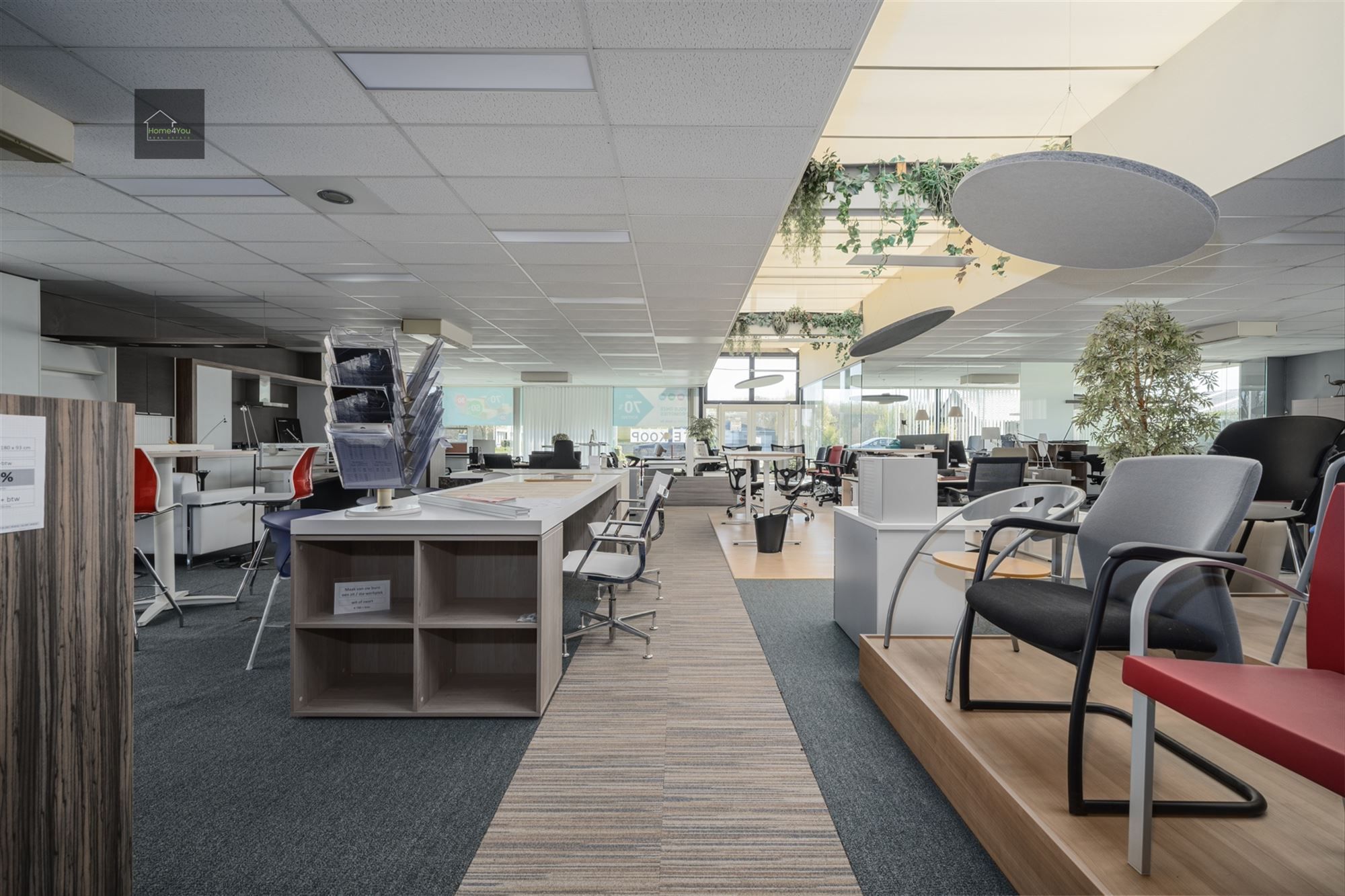  Multifunctioneel bedrijfsgebouw met toonzaal, magazijn, kantoren én woonst op toplocatie. foto 3