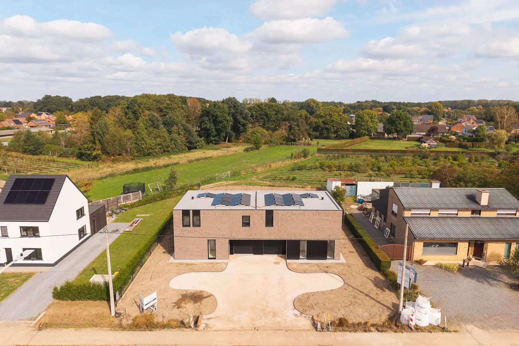 Moderne BEN-woning met zicht op groen foto 2