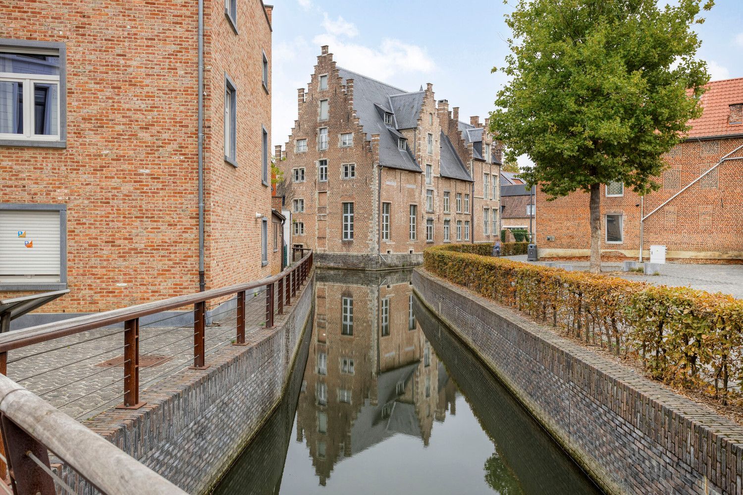 HANDELSPAND MET WOONST - UNIEKE LIGGING AAN HET STADSPLEIN EN DE DEMER foto 21
