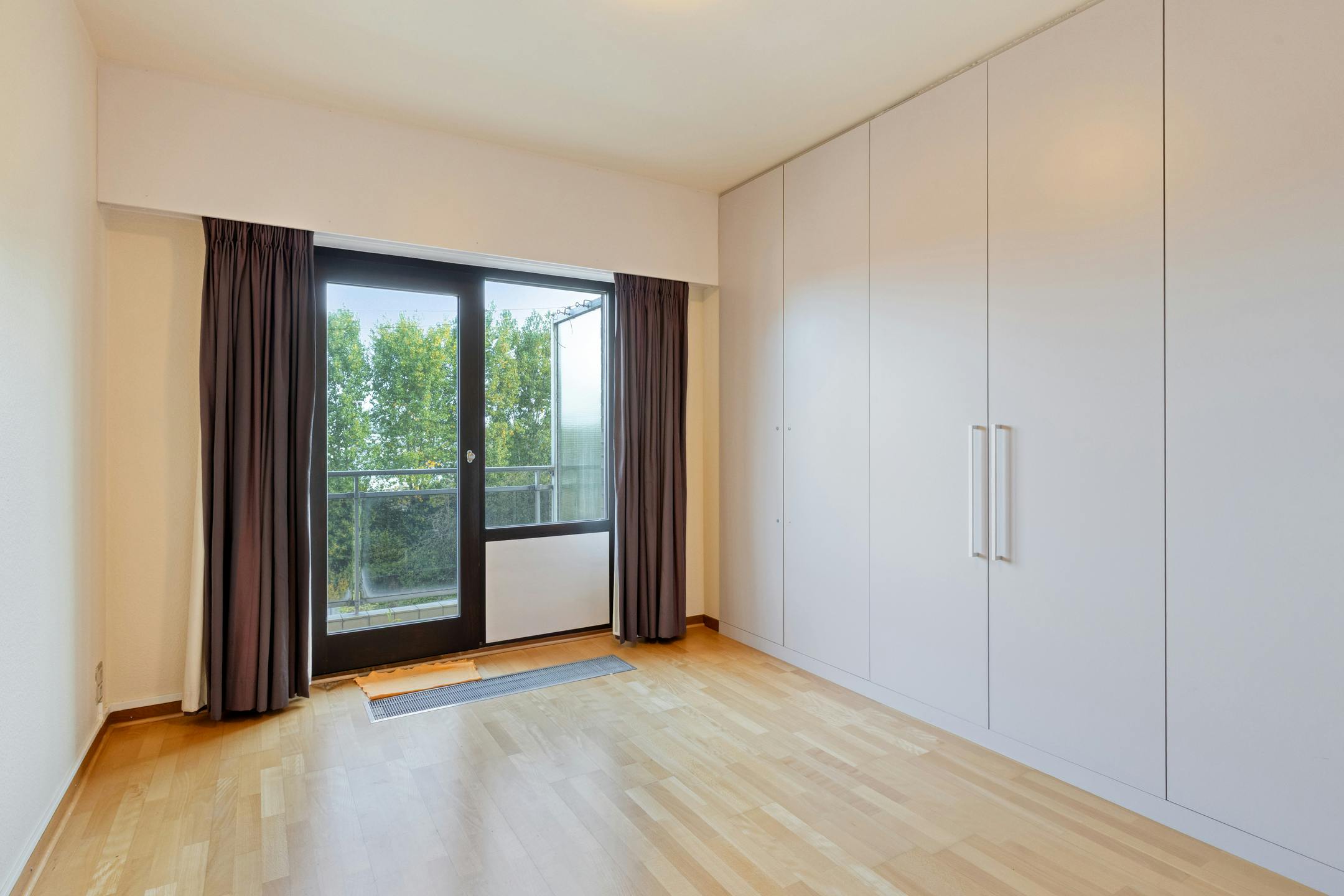 Appartement te koop met 3 kamers en garage in Ieper foto 12