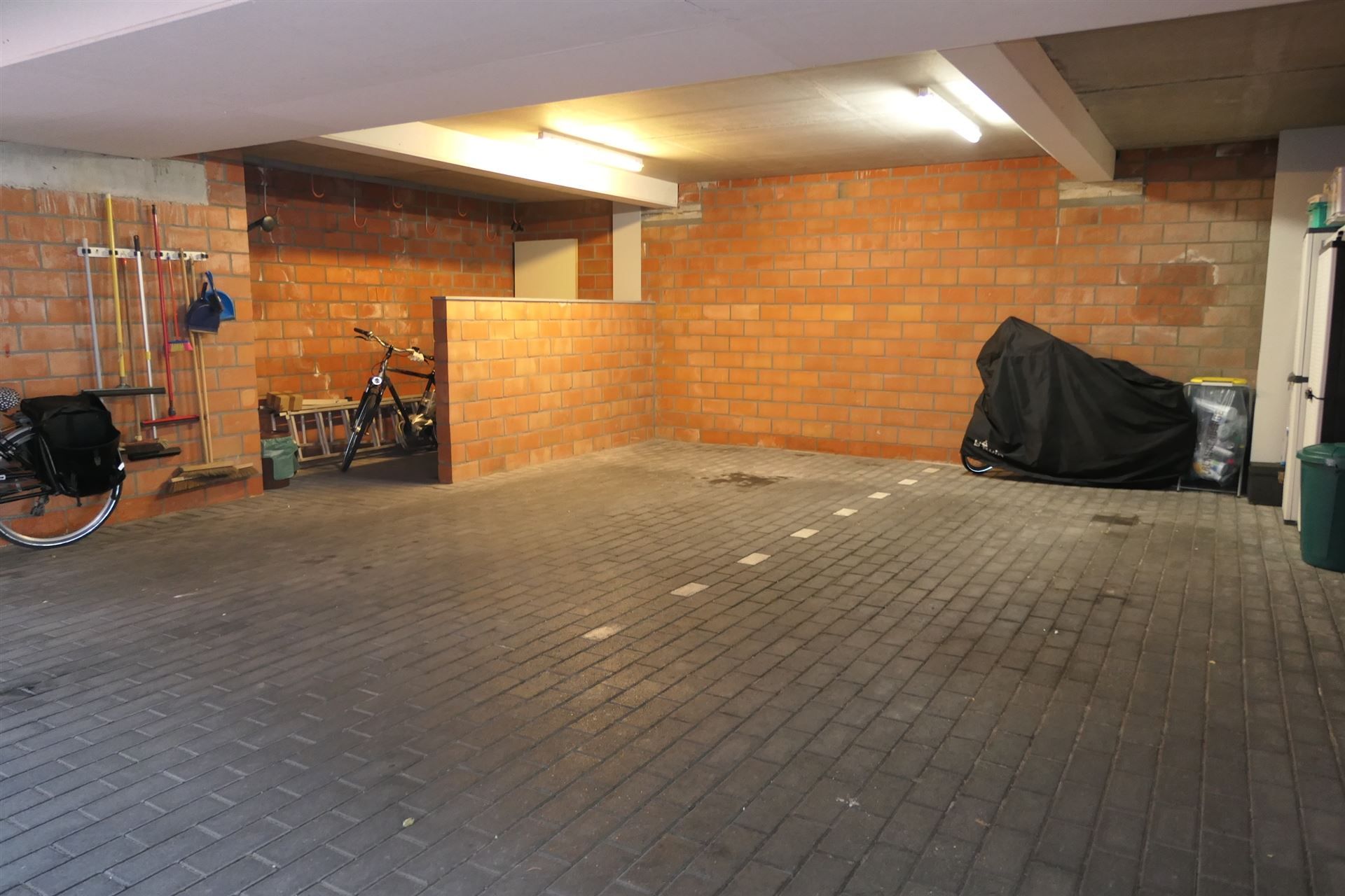 Parking/Garagebox foto 2