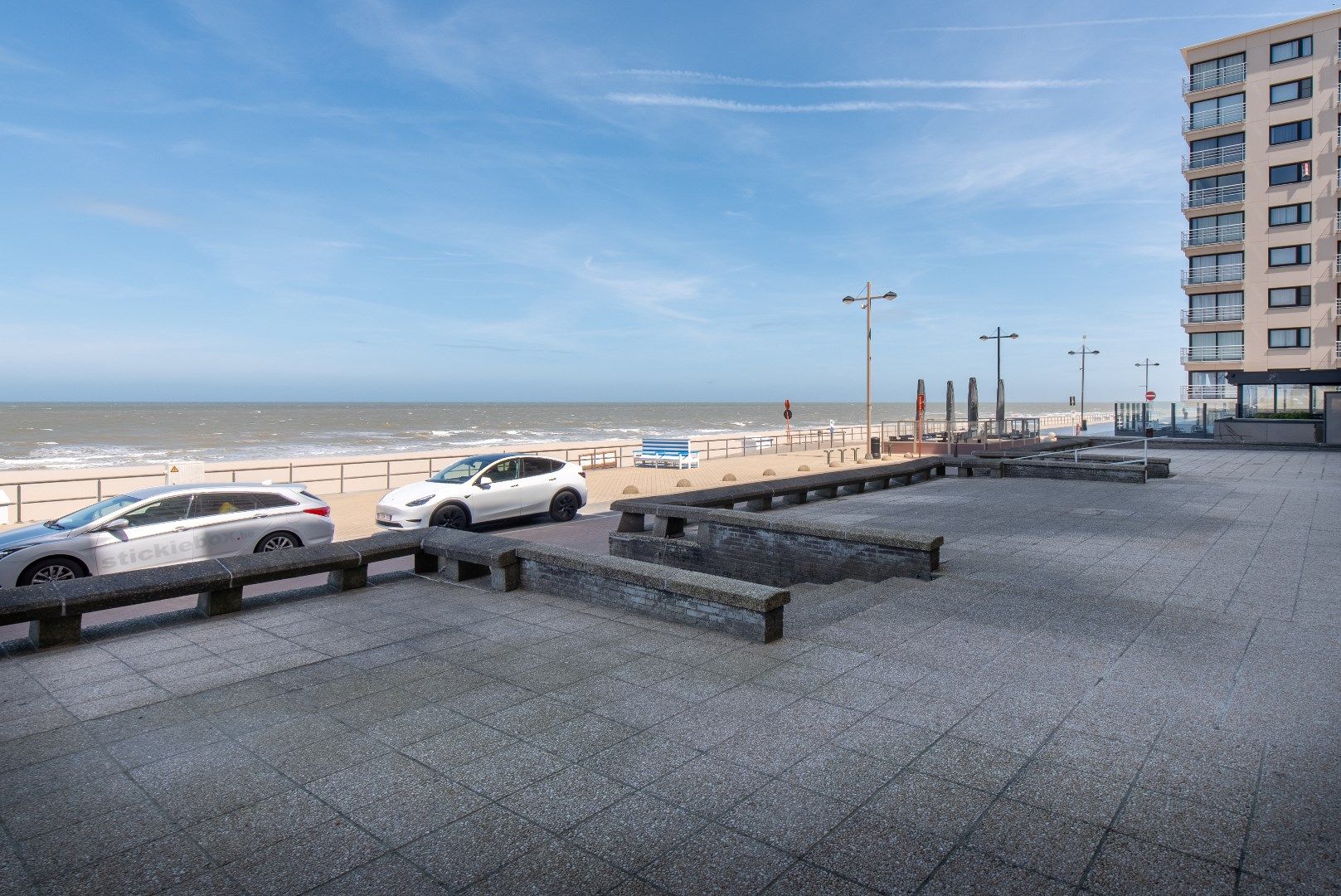 Instapklaar appartement op het gelijkvloers met prachtig zicht op zee. Gelegen aan de Zeedijk, op een toplocatie aan het strand. foto 18