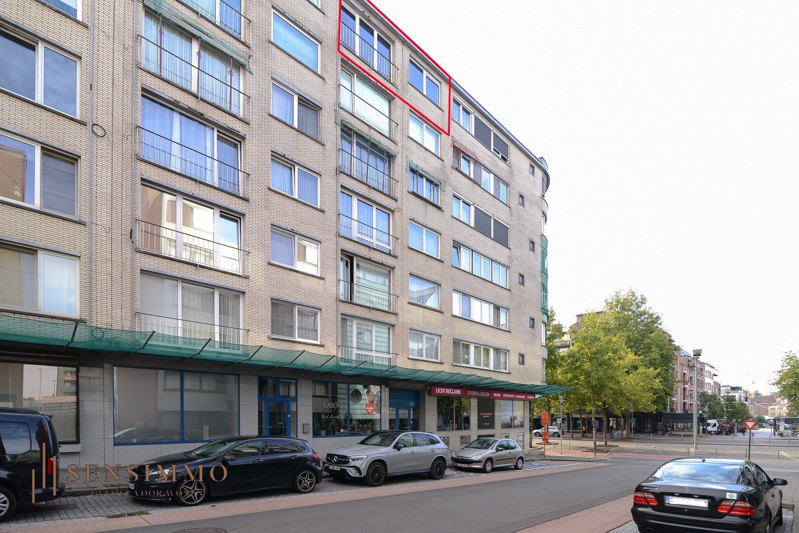 Instapklaar 1 slaapkamerappartement te centrum Genk foto 12