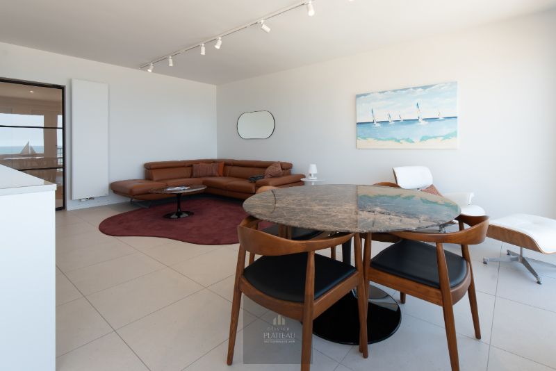 Volledig vernieuwd instapklaar 3 slpk-appartement op de zeedijk. foto 11