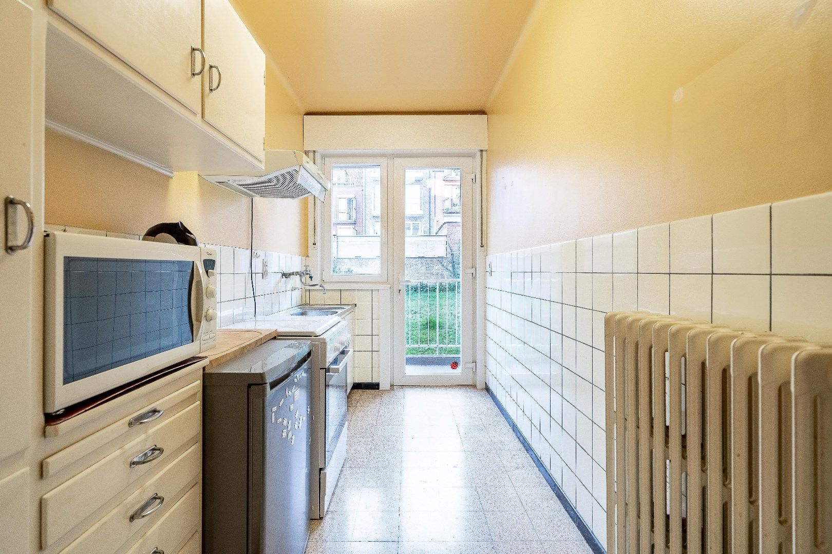 Te renoveren appartement gelegen in een kleinschalige residentie in een zijstraat van de Dumortierlaan. foto 10