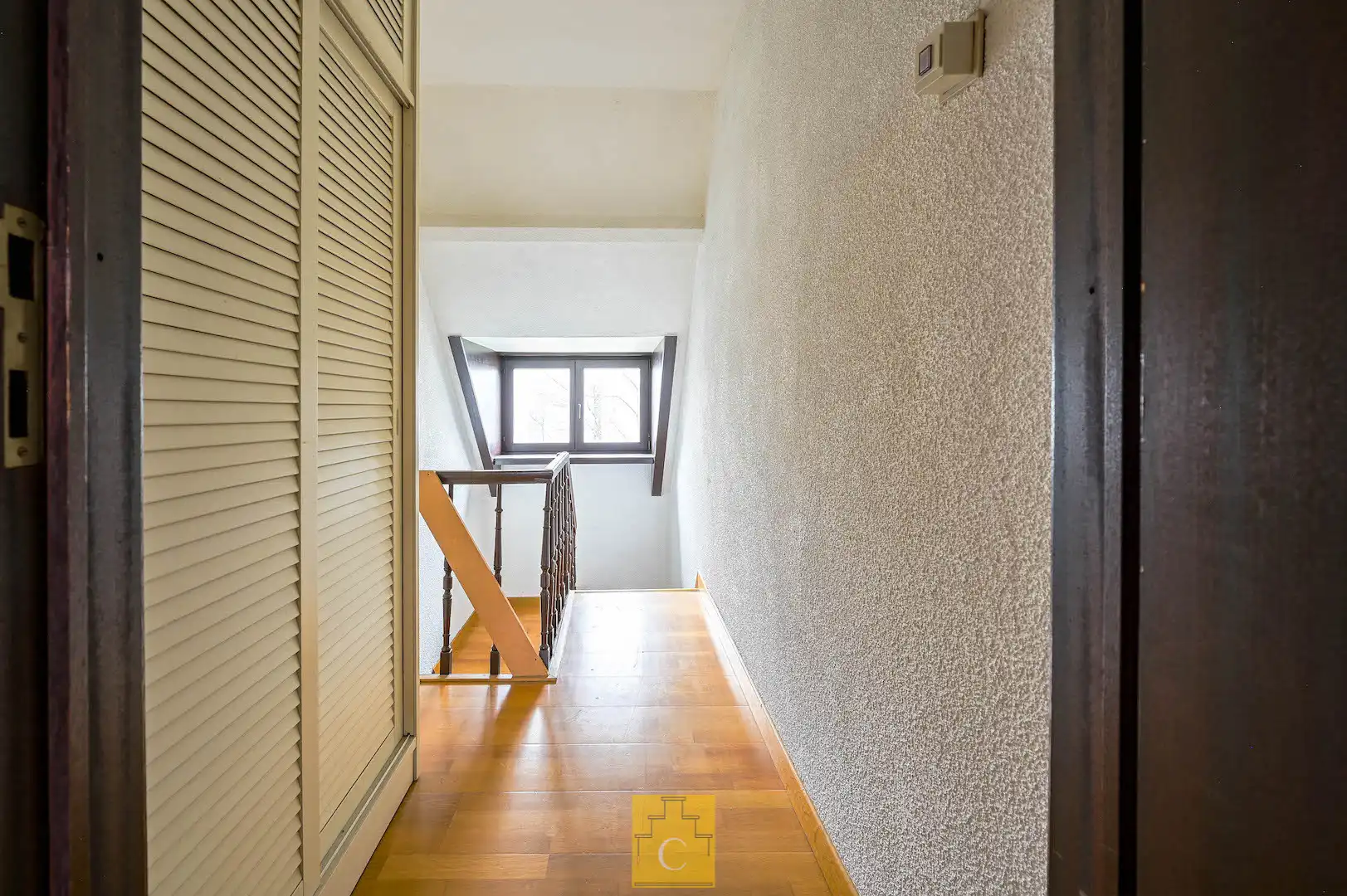 karaktervol handelspand met woonst en parking voor 2 wagens op toplocatie in Brugge (Kristus Koning) foto 14