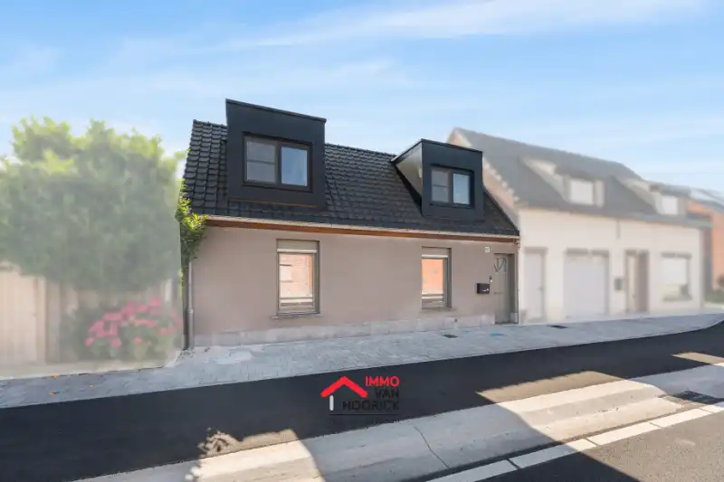 Instapklare woning met 5 slpkmrs en nieuw dak!!! foto 2