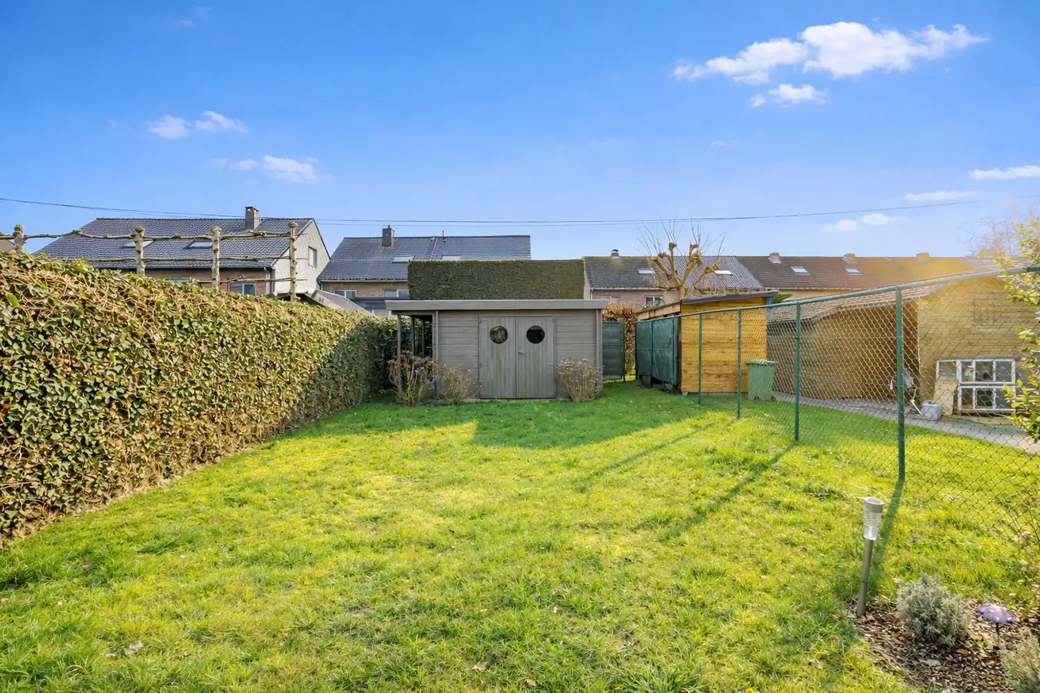 Rustig gelegen instapklare B-label gezinswoning met 5 slaapkamers, garage en zonnige tuin foto 2