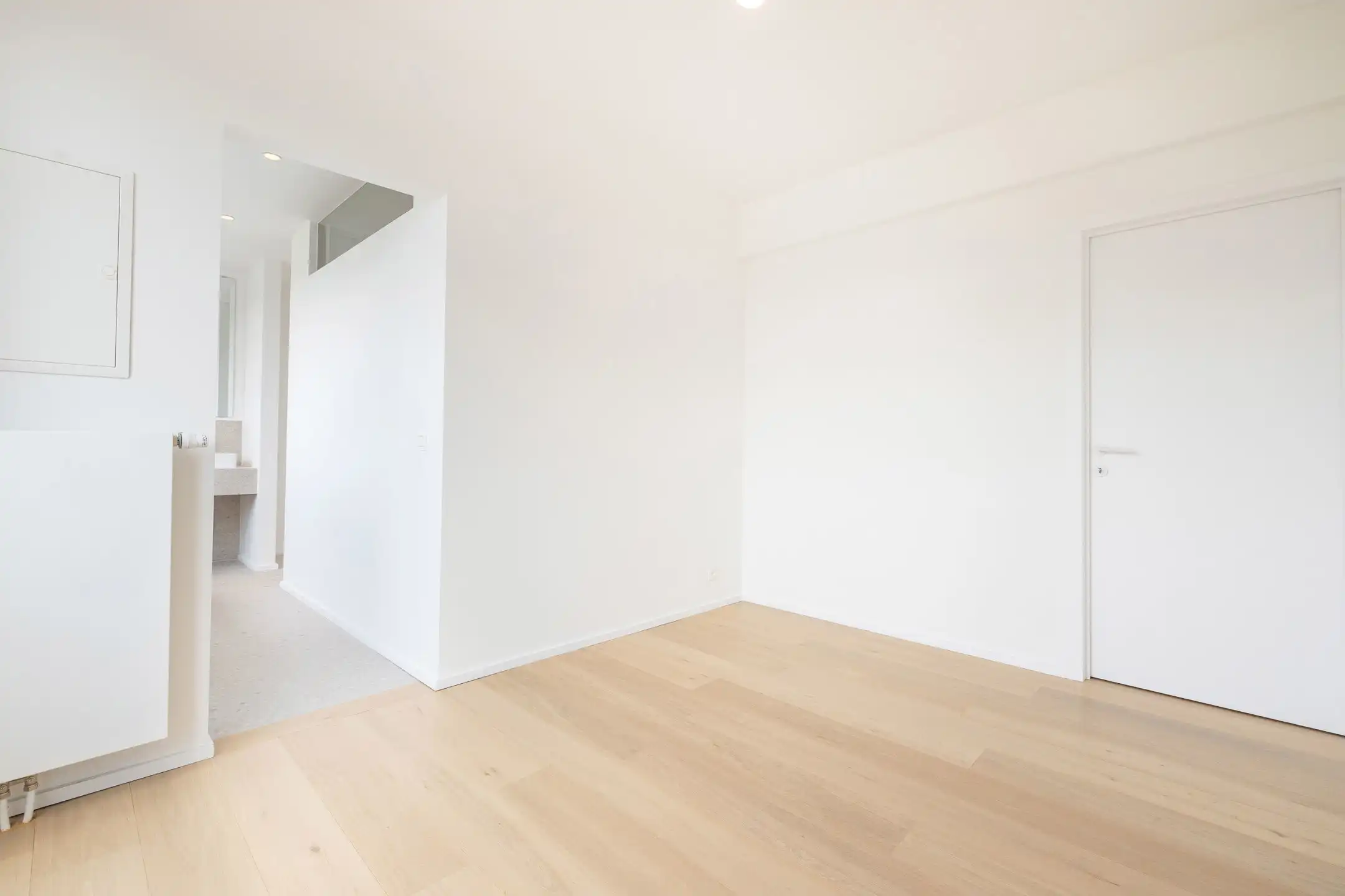 Prachtig gerenoveerd 2slpk appartement, parking en kelder foto 10