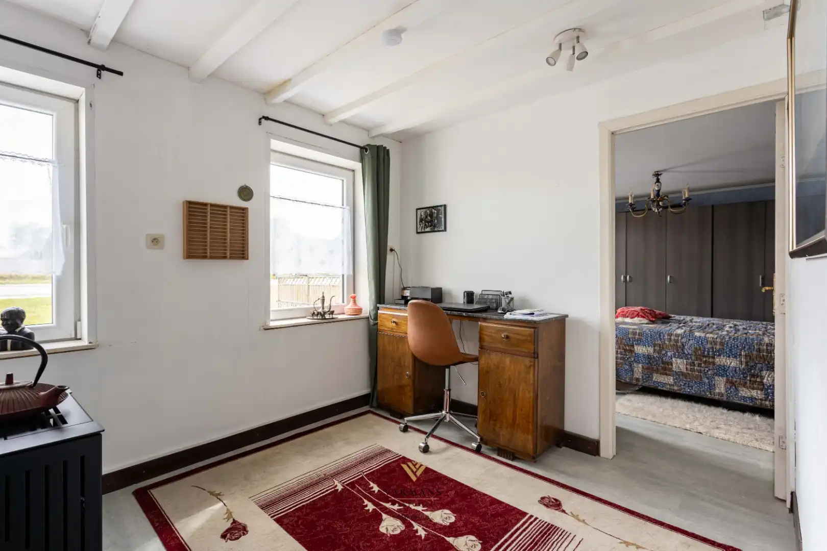 Ruime alleenstaande woning met garage in heuvelachtige omgeving foto 31