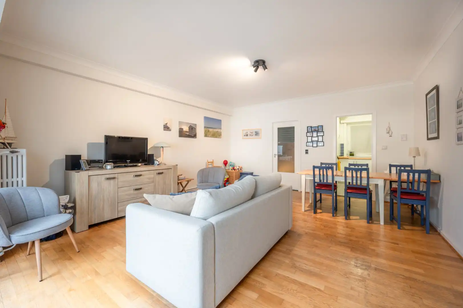 Instapklaar appartement met 2 slaapkamers nabij strand en de Lippenslaan. foto 3