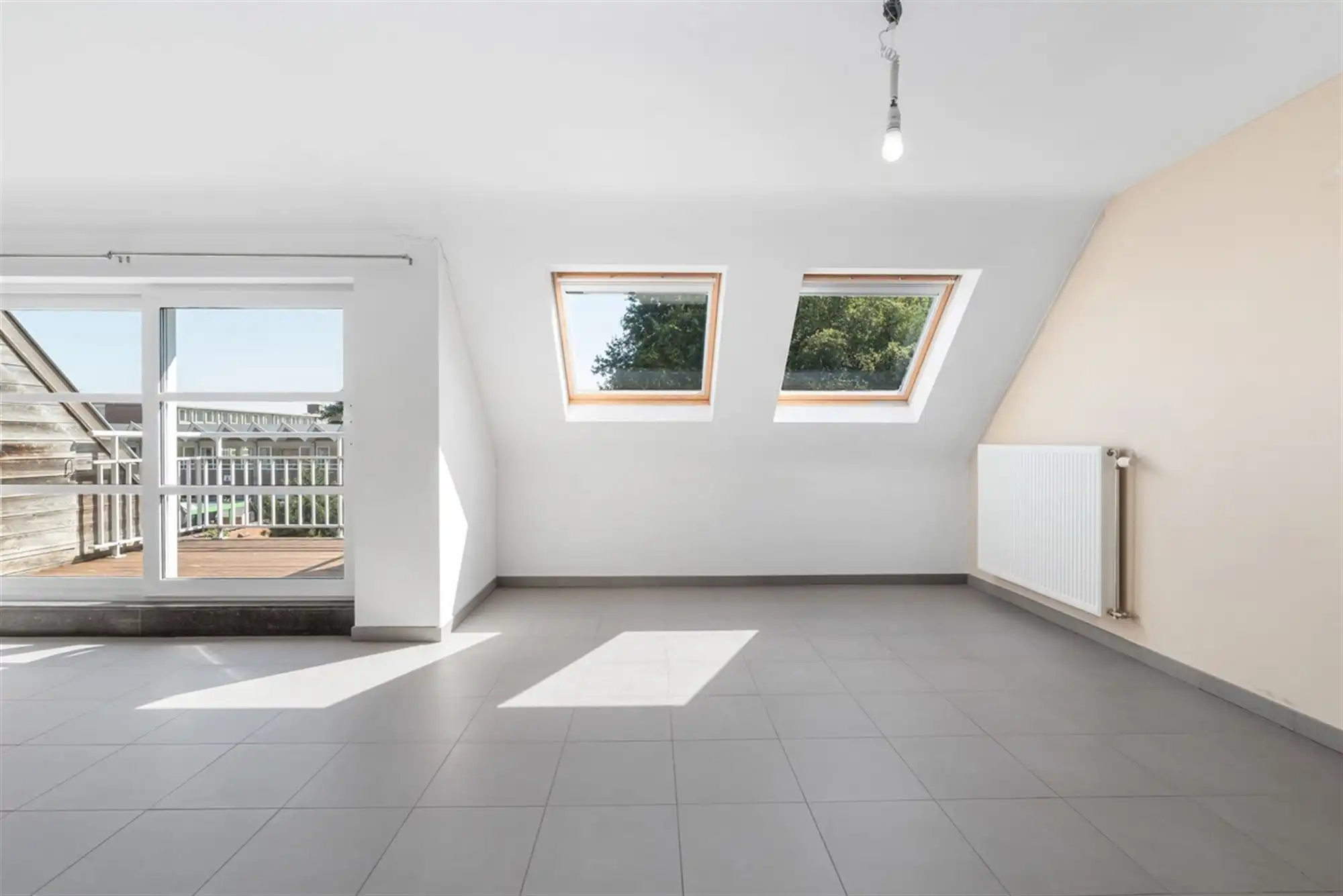 Mooi DORPS-APPARTEMENT met 2 slaapkamers, terras & zolder foto 6