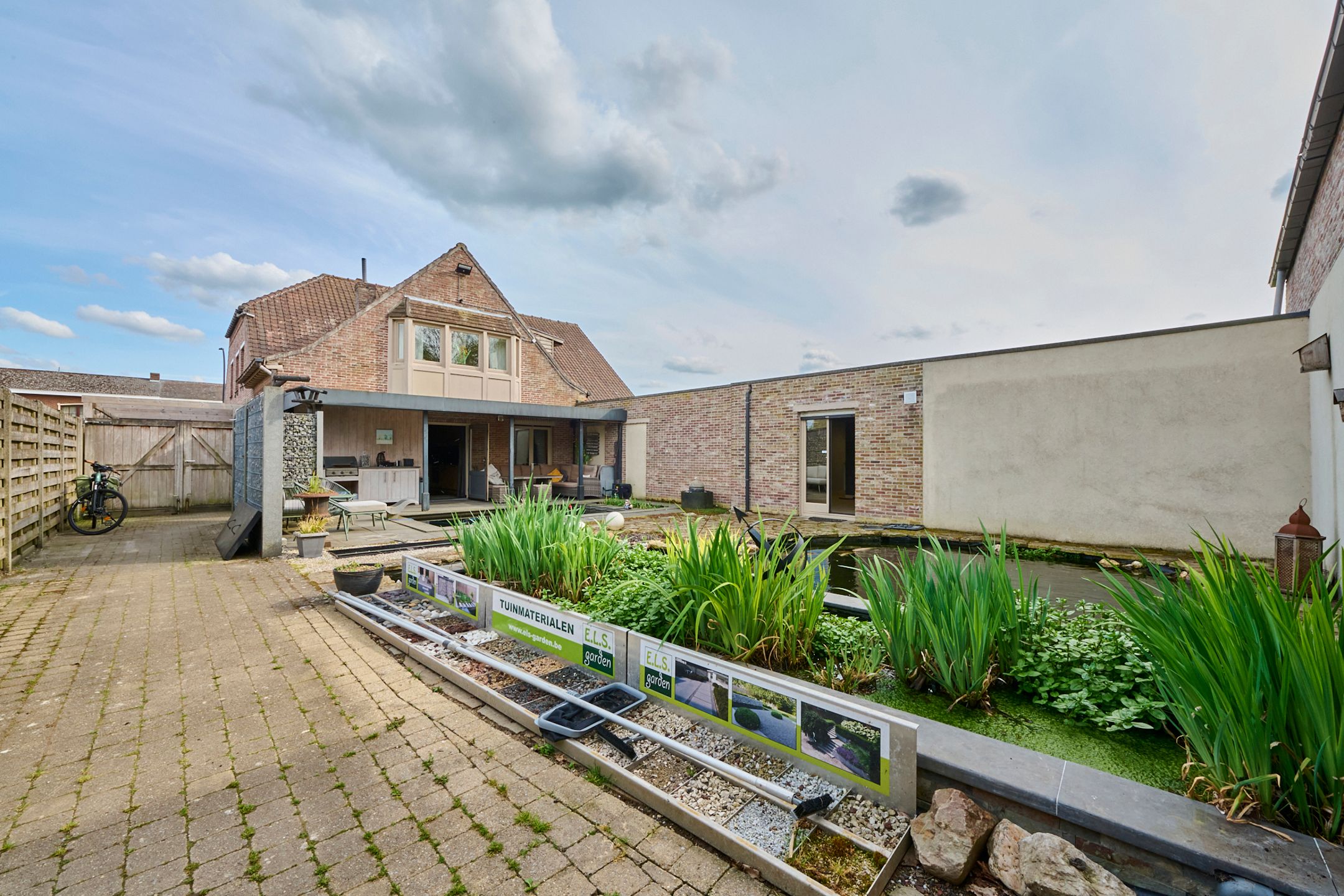 Ruim handelspand met woonst (3slpk)- zwemvijver  - diverse mogelijkheden !  foto 11