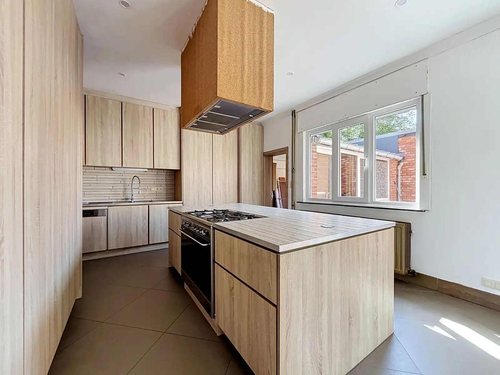 Charmante en opgefriste woning te Nieuwerkerken foto 5