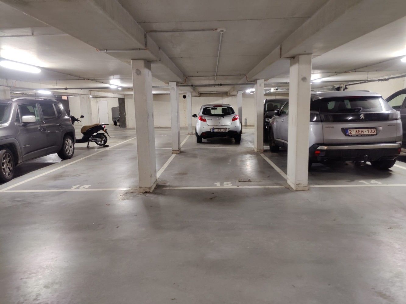 Autostaanplaats te koop in Wommelgem foto {{pictureIndex}}
