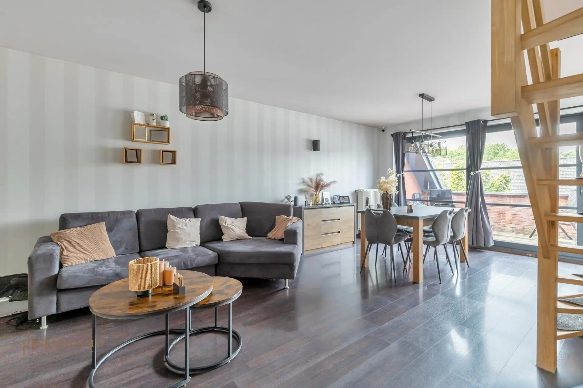 RUIM DUPLEX-APPARTEMENT VLAKBIJ CENTRUM MET 3 SLP, TERRAS, 2 AUTOSTAANPLAATSEN + 2 BERGINGEN foto 5