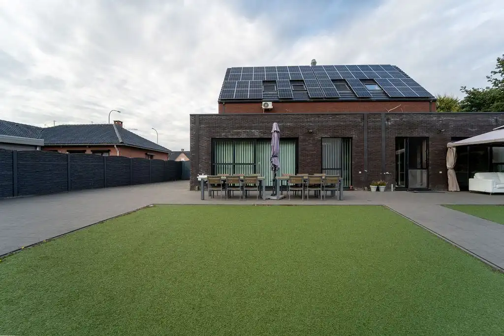 RUIM HANDELSHUIS MET WOONST TE SPALBEEK (HASSELT) foto 31