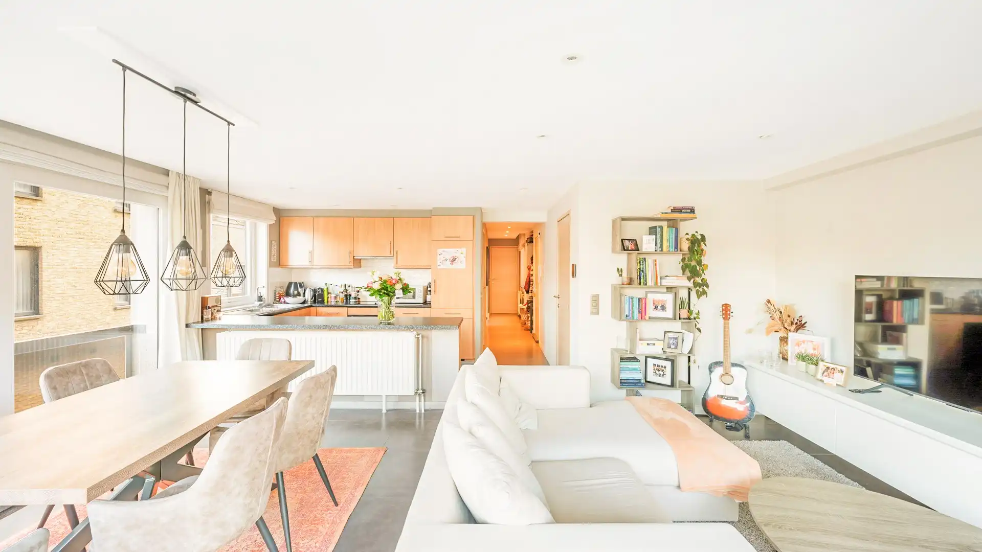 Lichrtijk hoekappartement met mooie open zichten foto 9