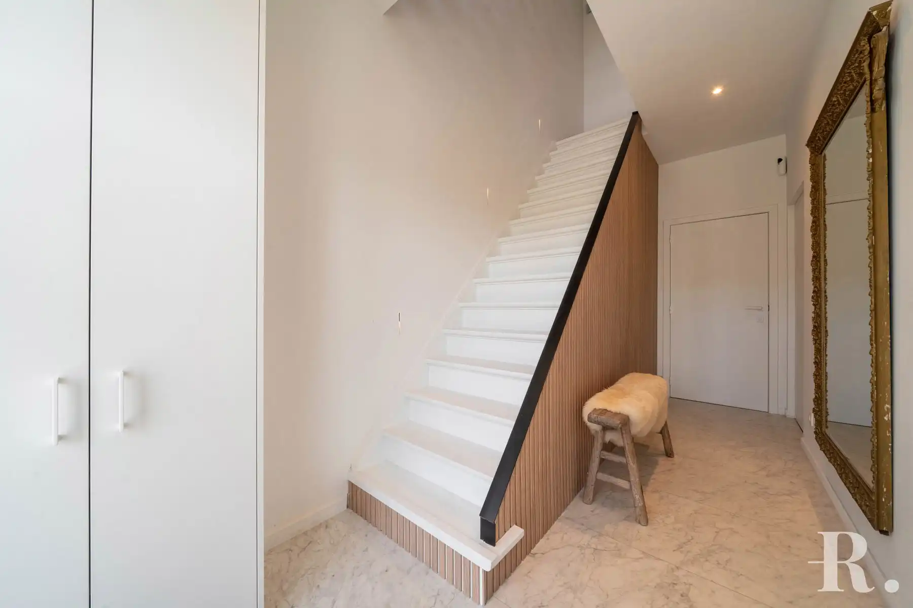 Instapklare woning met alle luxe en zwembad op goede locatie foto 3