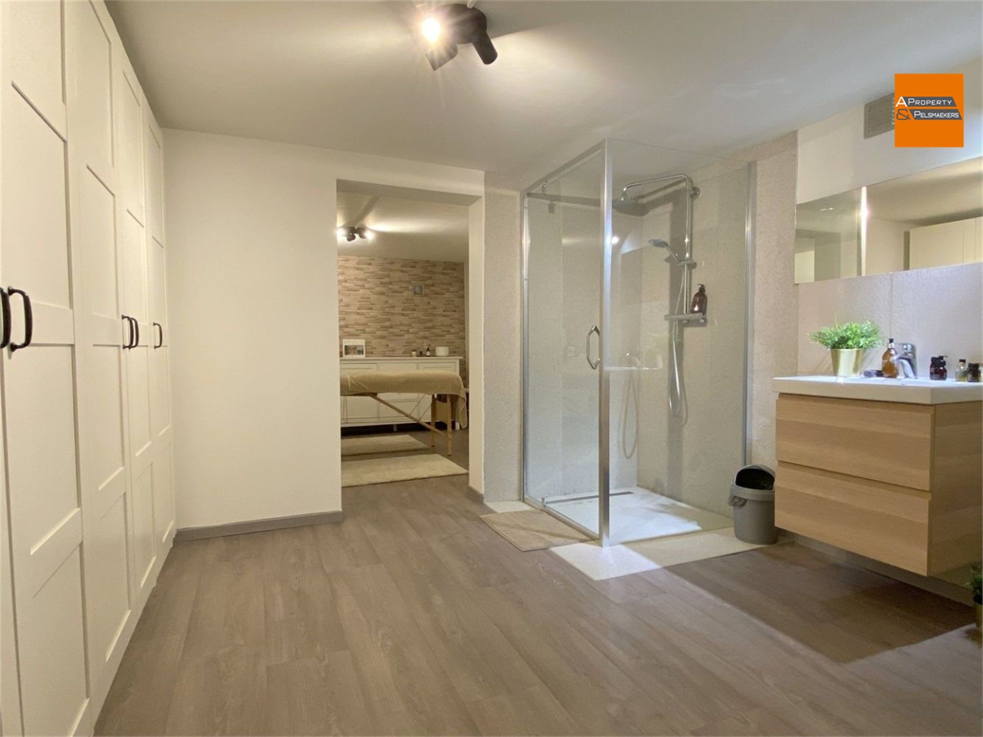 Hotel met 24 kamers foto 8