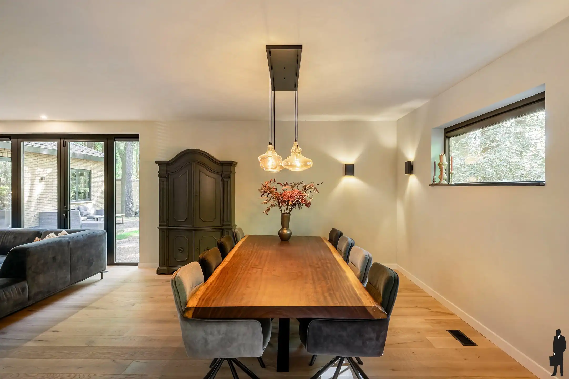 Volledig vernieuwde laagbouwvilla met 4 slaapkamers op residentiële ligging te Dennendael. foto 9