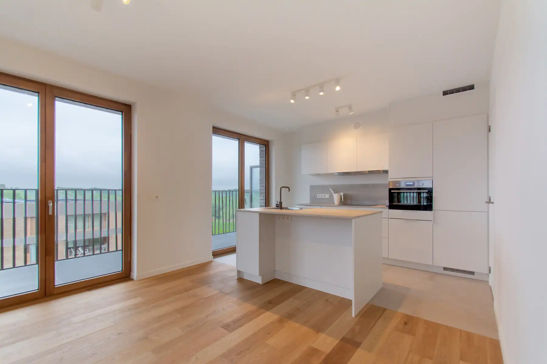 Rustig en comfortabel 2 slpk appartement met mooi terras  foto {{pictureIndex}}