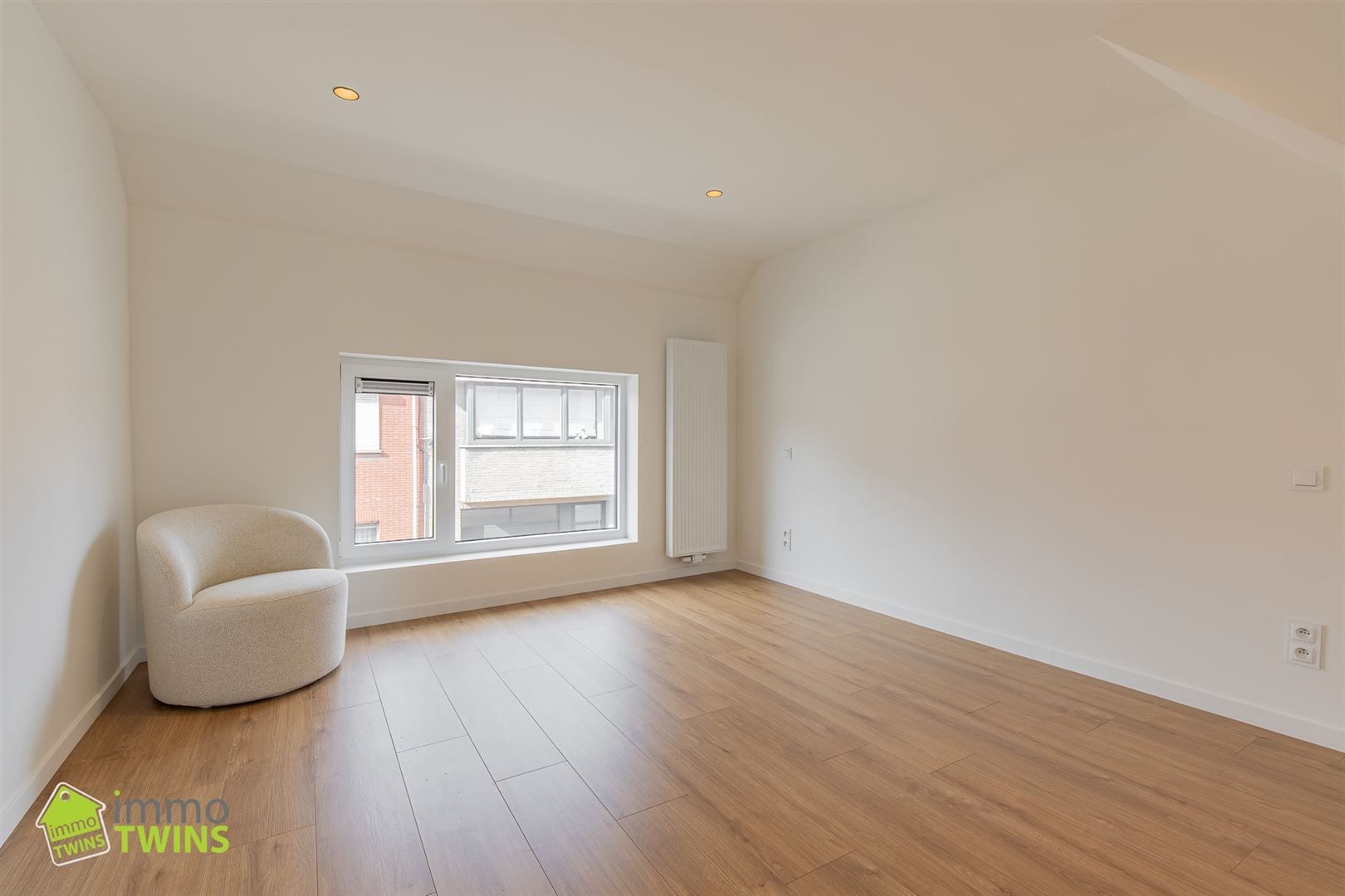 Totaal gerenoveerde, instapklare woning in hartje Beveren foto 30