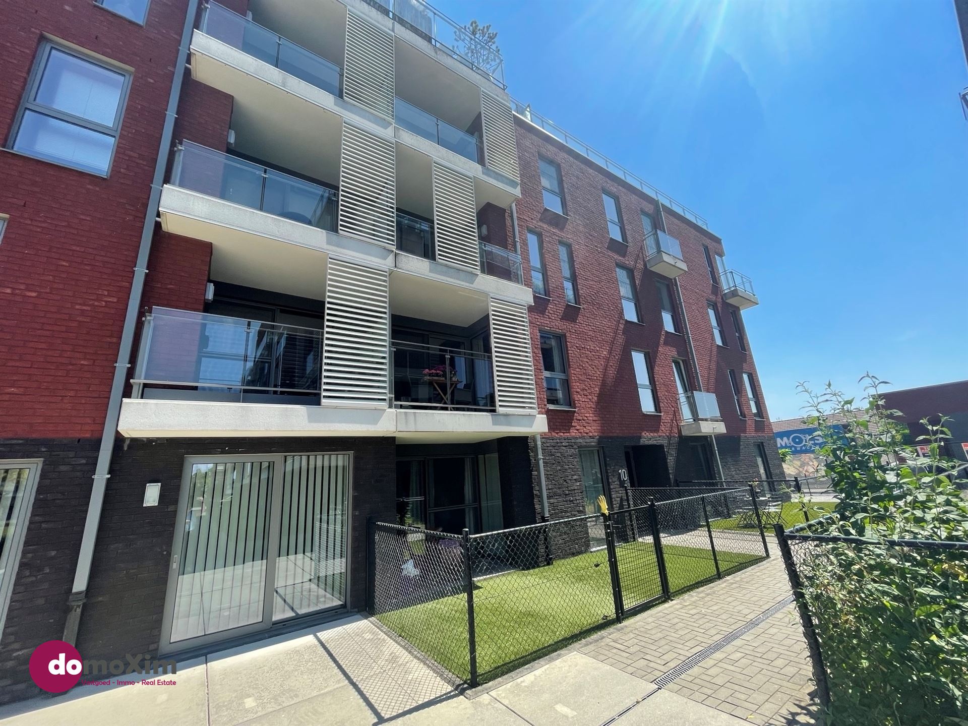 Zonnig appartement met 2 slaapkamers in hartje Boortmeerbeek foto {{pictureIndex}}