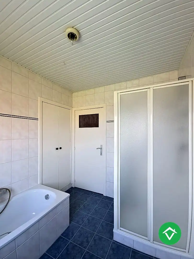 Gezinswoning met polyvalente ruimte, vijf slaapkamers en inpandige garage te Koekelare foto 12