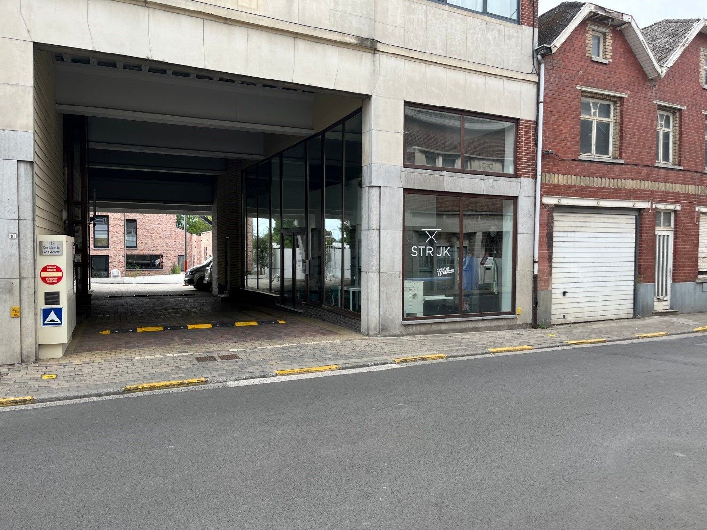 Uitstekend gelegen parkeerplaats in centrum Gavere foto 5
