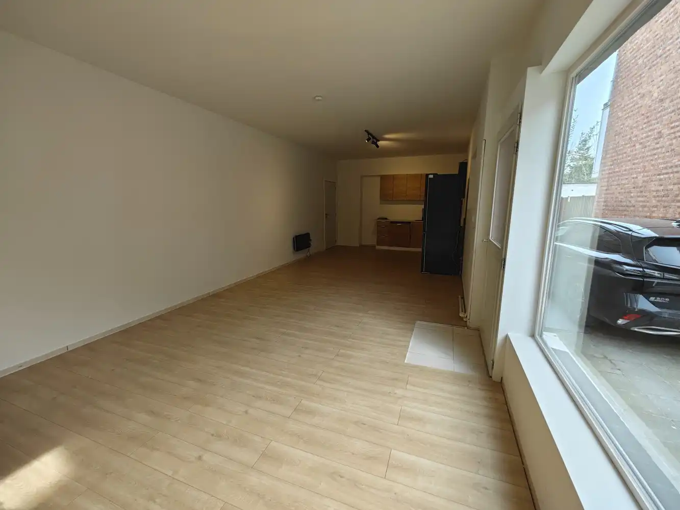 Gerenoveerde kantoorruimte met opslag foto 5