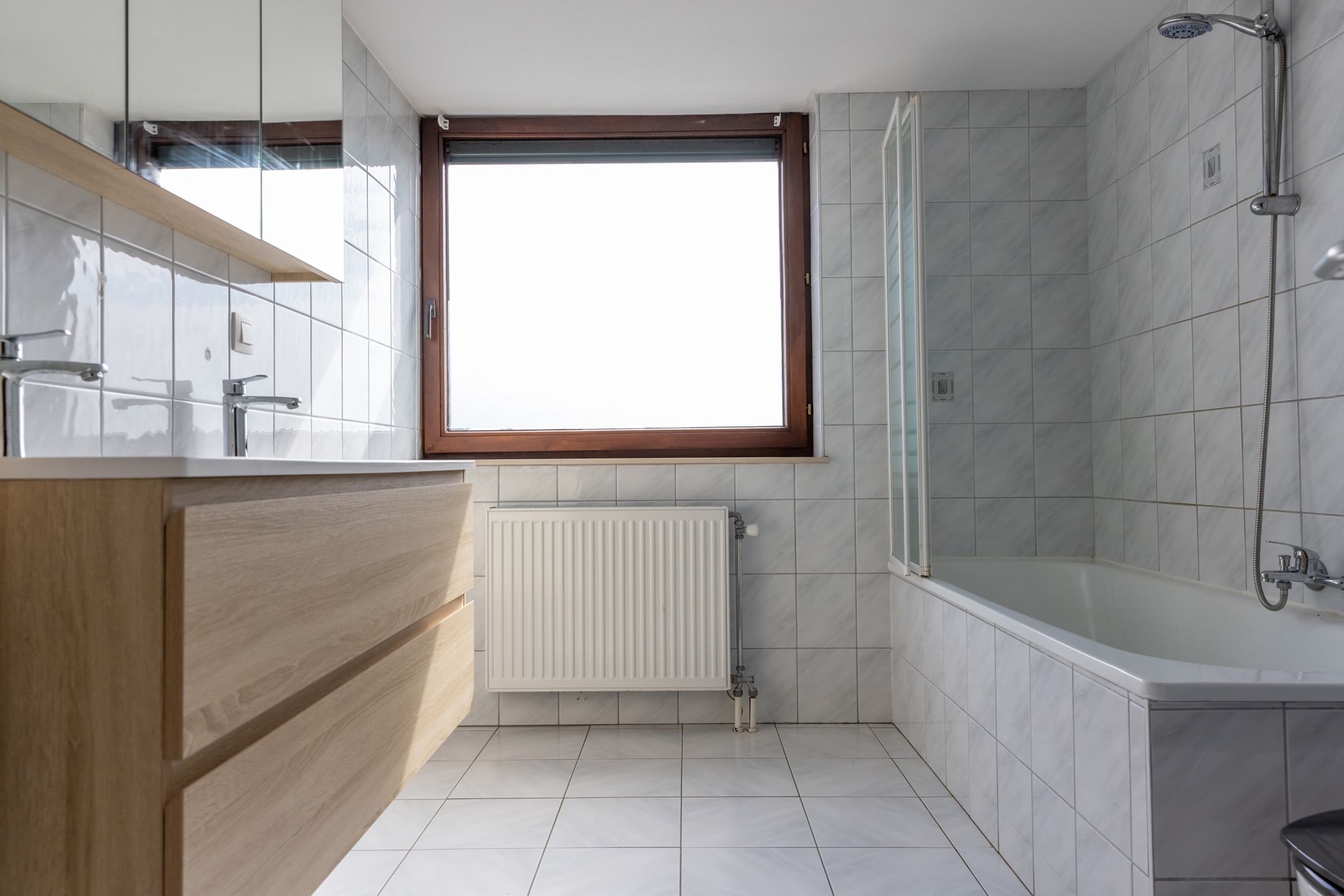 Instapklaar duplex-appartement met 2 slaapkamers en ruim terras in hartje Bornem foto 5