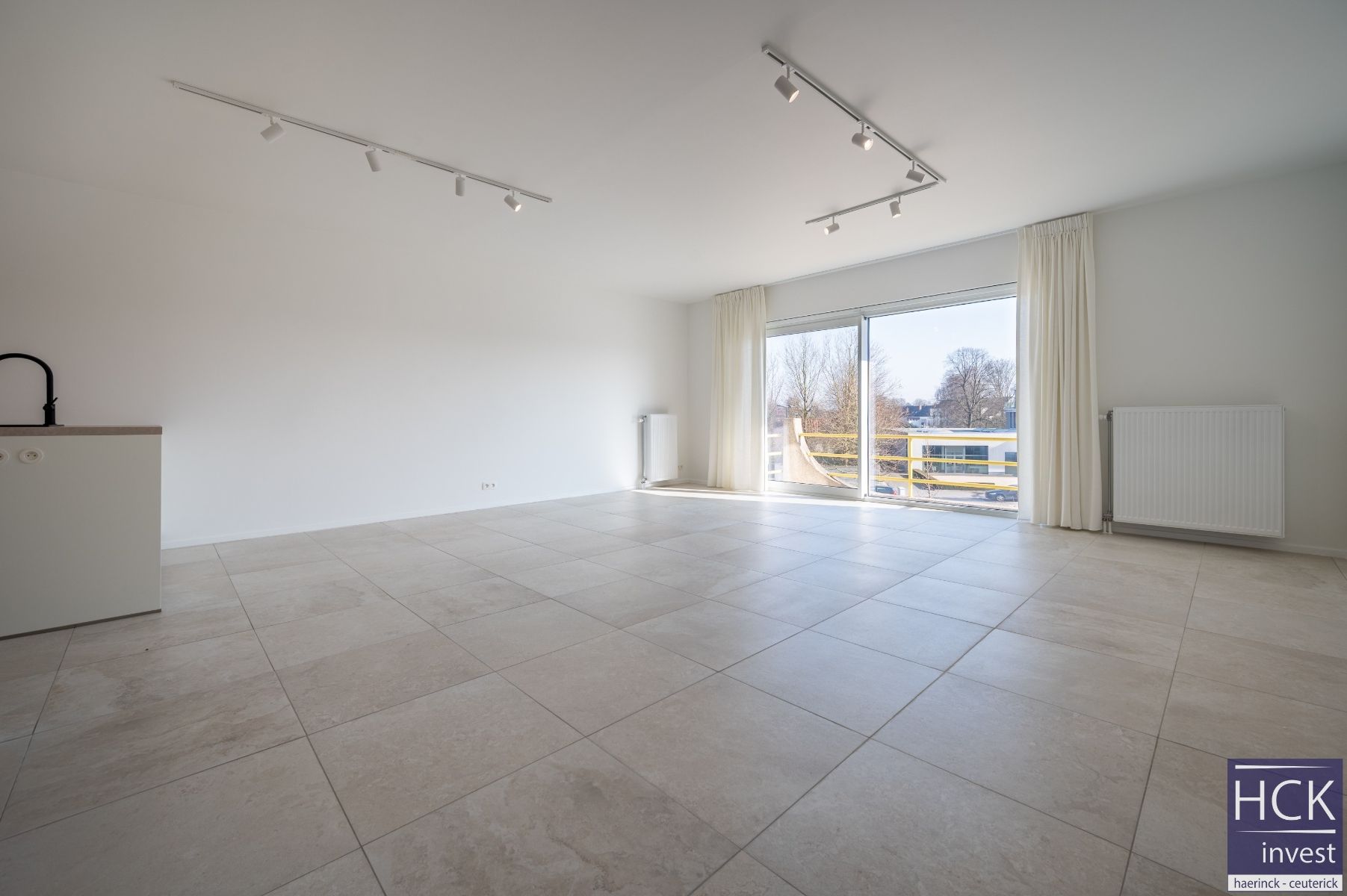 WAREGEM - Prachtig gerenoveerd appartement met 2 SLPK. en terras foto {{pictureIndex}}