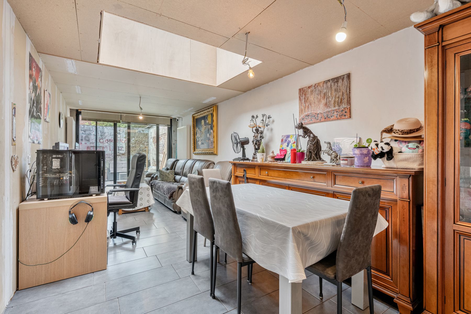 Verder af te werken stadswoning met garage op toplocatie foto 3